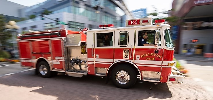 Bellevue Fire Department Engine 5 on Bellevue Way